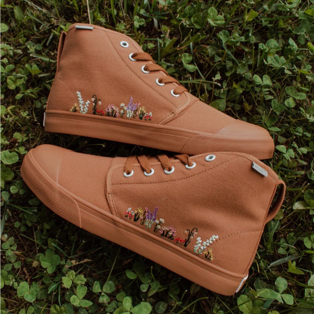 Bangs Sahara Sands High Top Sneakers New With Tags